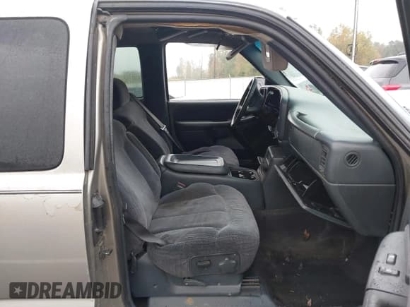 ✅ 1999 Chevrolet Silverado 1500 LS • VIN: 2GCEC19TXX1157632 • Lot: 43547678. Listed on IAAI with 242,857 mi. Free auction sales archive from the USA and detailed vehicle history report at DreamBid. Image 5.