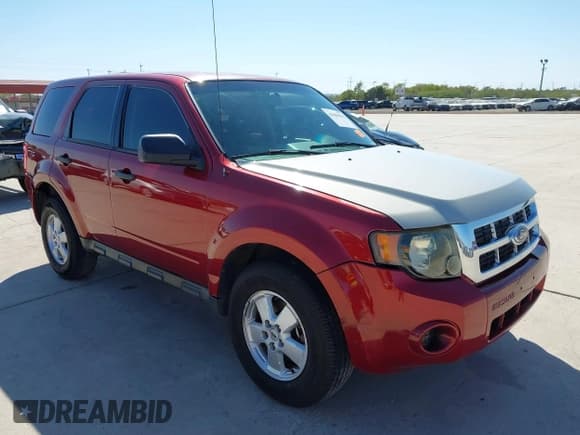 ✅ 2012 Ford Escape XLS • VIN: 1FMCU0C75CKB03350 • Lot: 43686502. Wystawiony na IAAI z przebiegiem 241 706 mil. Bezpłatny archiwum sprzedaży aukcyjnych z USA i szczegółowy raport historii pojazdu na DreamBid. Zdjęcie 1.