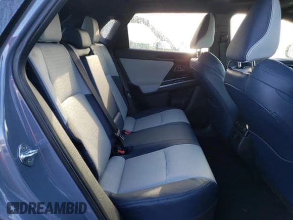 ✅ 2023 Subaru Solterra Premium • VIN: JTMABABA7PA012841 • Lot: 77384103. Wystawiony na Copart z przebiegiem 9 890 mil. Bezpłatny archiwum sprzedaży aukcyjnych z USA i szczegółowy raport historii pojazdu na DreamBid. Zdjęcie 12.