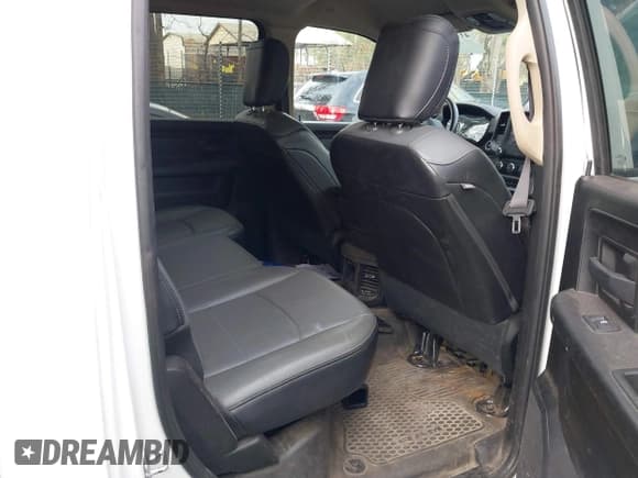 ✅ 2020 Ram 2500 Tradesman • VIN: 3C7WR4HJXLG201931 • Lot: 41832892. Wystawiony na IAAI z przebiegiem 86 215 mil. Bezpłatny archiwum sprzedaży aukcyjnych z USA i szczegółowy raport historii pojazdu na DreamBid. Zdjęcie 8.
