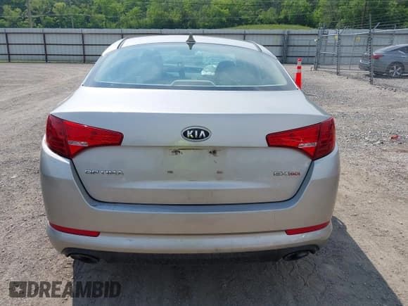 ✅ 2012 Kia Optima EX • VIN: 5XXGN4A72CG035533 • Lot: 42408646. Wystawiony na IAAI z przebiegiem 248 295 mil. Bezpłatny archiwum sprzedaży aukcyjnych z USA i szczegółowy raport historii pojazdu na DreamBid. Zdjęcie 17.