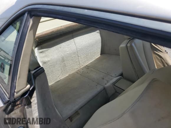 ✅ 1991 Mercedes-Benz 500 • VIN: WDBFA66E2MF022726 • Лот: 59915435. Опубликован ранее на Copart с пробегом 157 264 миль. Бесплатный доступ к архиву аукционных продаж из США и подробный отчёт об истории автомобиля на DreamBid. Изображение 10.