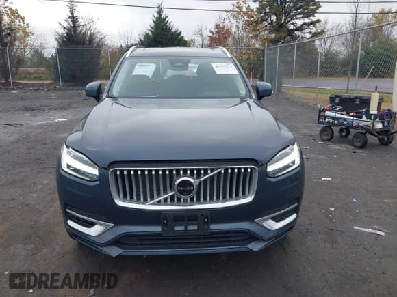 ✅ 2024 Volvo XC90 Plus Bright Theme • VIN: YV4H60CE4R1247485 • Lot: 43555272. Listed on IAAI with 17,811 mi. Free auction sales archive from the USA and detailed vehicle history report at DreamBid. Image 12.