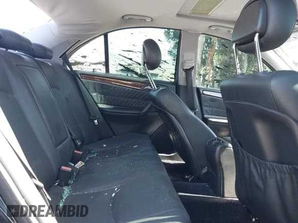 ✅ 2001 Mercedes-Benz C 320 • VIN: WDBRF64J81F020036 • Lot: 41998198. Wystawiony na IAAI z przebiegiem 111 407 mil. Bezpłatny archiwum sprzedaży aukcyjnych z USA i szczegółowy raport historii pojazdu na DreamBid. Zdjęcie 8.