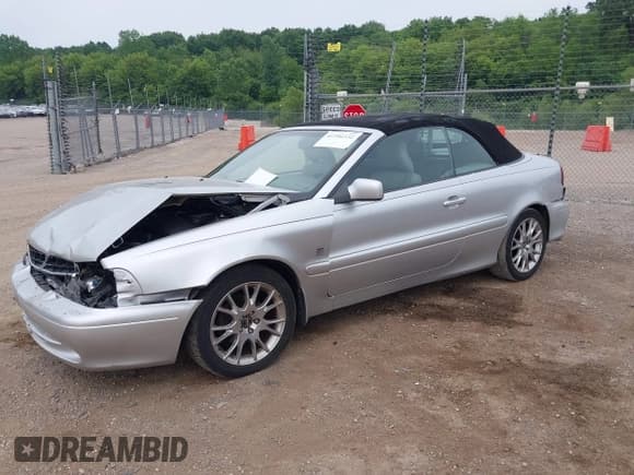 ✅ 2004 Volvo C70 • VIN: YV1NC62D04J062959 • Лот: 42502332. Опубликован ранее на IAAI с пробегом 139 414 миль. Бесплатный доступ к архиву аукционных продаж из США и подробный отчёт об истории автомобиля на DreamBid. Изображение 2.
