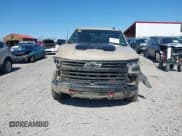 ✅ 2022 Chevrolet Silverado 1500 LT Trail Boss • VIN: 3GCUDFED1NG689442 • Lot: 41994642. Wystawiony na IAAI z przebiegiem 26 598 mil. Bezpłatny archiwum sprzedaży aukcyjnych z USA i szczegółowy raport historii pojazdu na DreamBid. Zdjęcie 13.