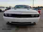 2014 Dodge Challenger SXT z VIN 2C3CDYAG0EH101106, wystawiony jako Copart lot #72629304 z przebiegiem 108 449 mil mil oraz Szkoda całkowita • Salvage title. Historia ofert i sprzedaży dostępna na DreamBid. Obrazek 5.
