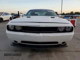 2014 Dodge Challenger SXT z VIN 2C3CDYAG0EH101106, wystawiony jako Copart lot #72629304 z przebiegiem 108 449 mil mil oraz Szkoda całkowita • Salvage title. Historia ofert i sprzedaży dostępna na DreamBid. Obrazek 5.