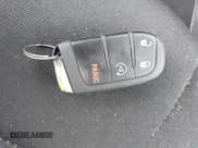 ✅ 2020 Jeep Renegade Latitude • VIN: ZACNJABB6LPL51031 • Lot: 42827729. Wystawiony na IAAI z przebiegiem 68 540 mil. Bezpłatny archiwum sprzedaży aukcyjnych z USA i szczegółowy raport historii pojazdu na DreamBid. Zdjęcie 11.