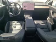 ✅ 2022 Tesla Model Y Long Range • VIN: 7SAYGDEE4NF315356 • Lot: 57292595. Wystawiony na Copart z przebiegiem 1 056 mil. Bezpłatny archiwum sprzedaży aukcyjnych z USA i szczegółowy raport historii pojazdu na DreamBid. Zdjęcie 8.