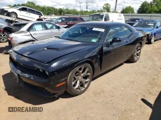 ✅ 2015 Dodge Challenger SXT Plus • VIN: 2C3CDZBGXFH708135 • Lot: 54748414. Wystawiony na Copart z przebiegiem 47 372 mil. Bezpłatny archiwum sprzedaży aukcyjnych z USA i szczegółowy raport historii pojazdu na DreamBid. Zdjęcie 1.