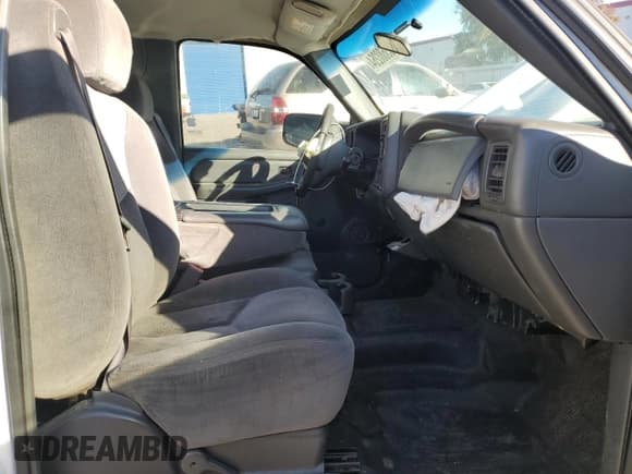 ✅ 2005 GMC Sierra 1500 • VIN: 1GDHC23215F894447 • Лот: 85680264. Опубликован ранее на Copart с пробегом 270 936 миль. Бесплатный доступ к архиву аукционных продаж из США и подробный отчёт об истории автомобиля на DreamBid. Изображение 7.