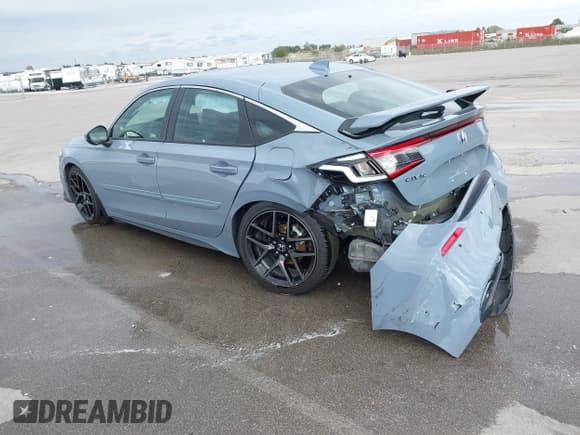 ✅ 2024 Honda Civic Sport Touring • VIN: 19XFL1G88RE011755 • Lot: 43459157. Listed on IAAI with 5,597 mi. Free auction sales archive from the USA and detailed vehicle history report at DreamBid. Image 3.