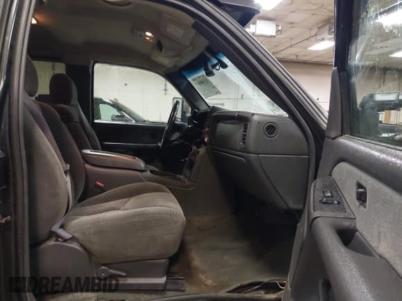 ✅ 2003 Chevrolet Silverado 2500HD LS • VIN: 1GCHK29G33E158624 • Lot: 42108017. Wystawiony na IAAI z przebiegiem 174 462 mil. Bezpłatny archiwum sprzedaży aukcyjnych z USA i szczegółowy raport historii pojazdu na DreamBid. Zdjęcie 5.