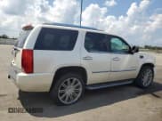 ✅ 2010 Cadillac Escalade • VIN: 1GYUKAEF8AR169401 • Лот: 68390435. Опубликован ранее на Copart с пробегом 308 147 миль. Бесплатный доступ к архиву аукционных продаж из США и подробный отчёт об истории автомобиля на DreamBid. Изображение 3.
