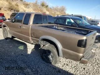 ✅ 2003 Chevrolet S-10 • VIN: 1GCDT19X438166932 • Лот: 79707374. Опубликован ранее на Copart с пробегом 343 046 миль. Бесплатный доступ к архиву аукционных продаж из США и подробный отчёт об истории автомобиля на DreamBid. Изображение 2.