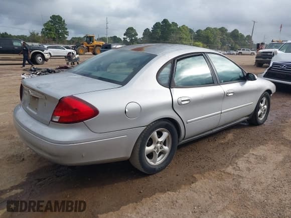 ✅ 2003 Ford Taurus SE Standard • VIN: 1FAFP53U43A119272 • Lot: 43269838. Listed on IAAI with 168,335 mi. Free auction sales archive from the USA and detailed vehicle history report at DreamBid. Image 4.