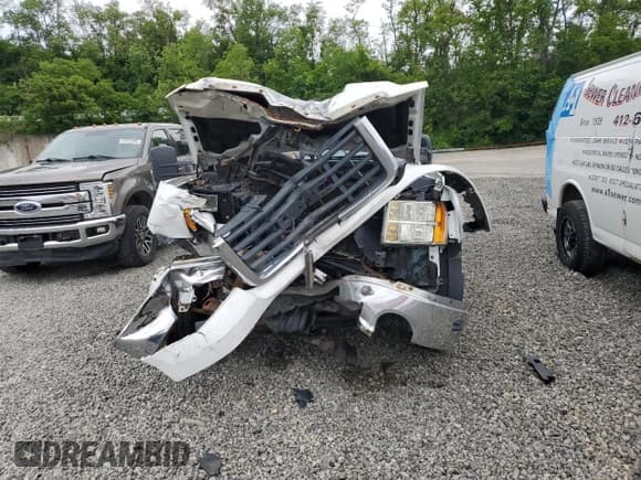 ✅ 2008 GMC Sierra 2500HD Work Truck • VIN: 1GDHC24K68E146642 • Лот: 56474815. Опубликован ранее на Copart с пробегом 204 222 миль. Бесплатный доступ к архиву аукционных продаж из США и подробный отчёт об истории автомобиля на DreamBid. Изображение 5.