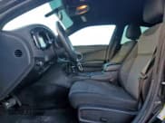 ✅ 2018 Dodge Charger SXT • VIN: 2C3CDXBG0JH186211 • Lot: 81691755. Wystawiony na Copart z przebiegiem 186 114 mil. Bezpłatny archiwum sprzedaży aukcyjnych z USA i szczegółowy raport historii pojazdu na DreamBid. Zdjęcie 7.