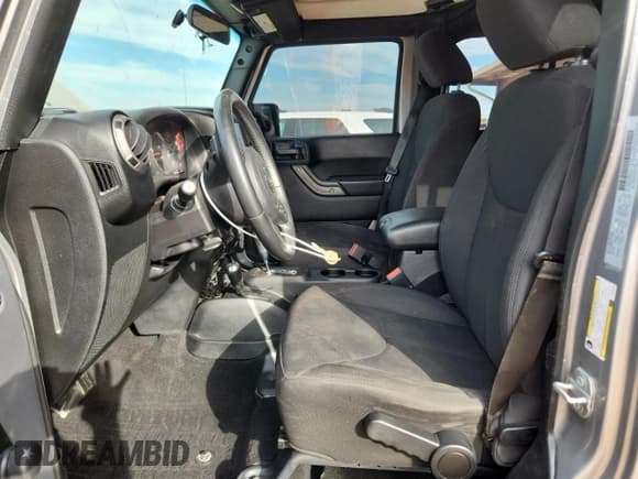 ✅ 2017 Jeep Wrangler Unlimited Sport • VIN: 1C4BJWDGXHL650268 • Лот: 82594345. Опубликован ранее на Copart с пробегом 106 643 миль. Бесплатный доступ к архиву аукционных продаж из США и подробный отчёт об истории автомобиля на DreamBid. Изображение 7.