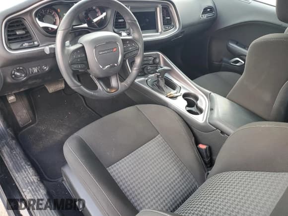 ✅ 2021 Dodge Challenger GT • VIN: 2C3CDZKG0MH605190 • Lot: 52042403. Wystawiony na Copart z przebiegiem 12 872 mil. Bezpłatny archiwum sprzedaży aukcyjnych z USA i szczegółowy raport historii pojazdu na DreamBid. Zdjęcie 8.