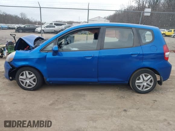 ✅ 2008 Honda Fit • VIN: JHMGD38498S017762 • Lot: 41729643. Listed on IAAI with 194,982 mi. Free auction sales archive from the USA and detailed vehicle history report at DreamBid. Image 14.