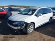 ✅ 2017 Chrysler Pacifica Touring L • VIN: 2C4RC1BG0HR803147 • Лот: 43569666. Опубликован ранее на IAAI с пробегом 225 908 миль. Бесплатный доступ к архиву аукционных продаж из США и подробный отчёт об истории автомобиля на DreamBid. Изображение 2.