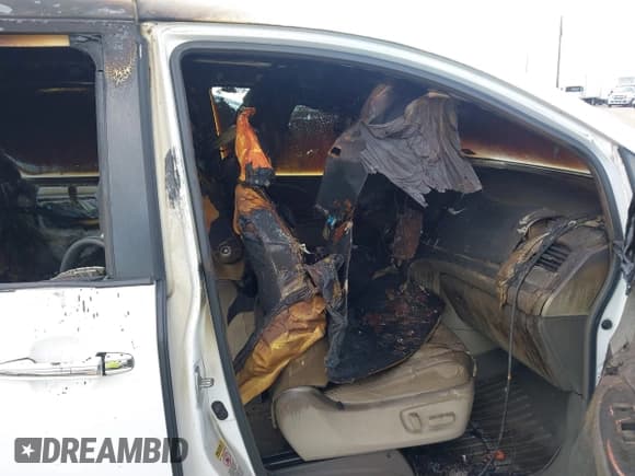 ✅ 2012 Toyota Sienna XLE AAS • VIN: 5TDYK3DC7CS244376 • Лот: 41500215. Опубликован ранее на IAAI с пробегом Не указан. Бесплатный доступ к архиву аукционных продаж из США и подробный отчёт об истории автомобиля на DreamBid. Изображение 5.