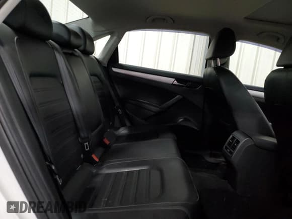 ✅ 2013 Volkswagen Passat SE • VIN: 1VWBM7A31DC012254 • Lot: 84054164. Wystawiony na Copart z przebiegiem 171 760 mil. Bezpłatny archiwum sprzedaży aukcyjnych z USA i szczegółowy raport historii pojazdu na DreamBid. Zdjęcie 11.