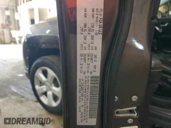 2020 Jeep Compass Latitude с VIN 3C4NJDBB5LT174999, выставлен на аукционе Copart как лот 68952635 с пробегом 60 294 миль миль и Списание • Salvage title. История ставок и продаж доступна на DreamBid. Изображение 12.