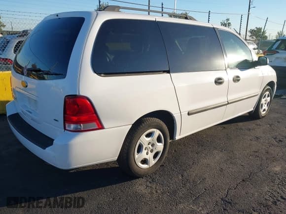 ✅ 2007 Ford Freestar SE • VIN: 2FMZA51637BA09509 • Lot: 43490684. Wystawiony na IAAI z przebiegiem 333 823 mil. Bezpłatny archiwum sprzedaży aukcyjnych z USA i szczegółowy raport historii pojazdu na DreamBid. Zdjęcie 4.