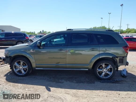 ✅ 2017 Dodge Journey Crossroad Plus • VIN: 3C4PDCGB1HT677813 • Лот: 41983740. Опубликован ранее на IAAI с пробегом 87 879 миль. Бесплатный доступ к архиву аукционных продаж из США и подробный отчёт об истории автомобиля на DreamBid. Изображение 15.
