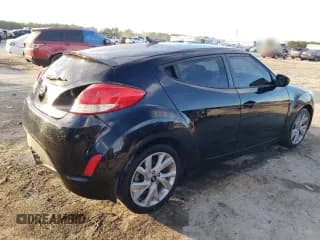✅ 2016 Hyundai Veloster • VIN: KMHTC6AD3GU273831 • Lot: 87689275. Wystawiony na Copart z przebiegiem 108 387 mil. Bezpłatny archiwum sprzedaży aukcyjnych z USA i szczegółowy raport historii pojazdu na DreamBid. Zdjęcie 3.