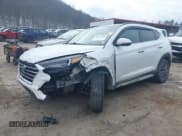 ✅ 2019 Hyundai Tucson Ultimate • VIN: KM8J3CALXKU016834 • Лот: 40970606. Опубликован ранее на IAAI с пробегом 104 208 миль. Бесплатный доступ к архиву аукционных продаж из США и подробный отчёт об истории автомобиля на DreamBid. Изображение 2.