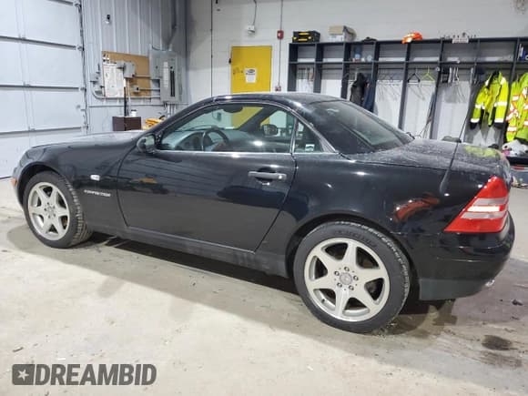 ✅ 2000 Mercedes-Benz SLK 230 Kompressor • VIN: WDBKK47F4YF165805 • Lot: 86942634. Listed on Copart with 86,624 mi. Free auction sales archive from the USA and detailed vehicle history report at DreamBid. Image 2.