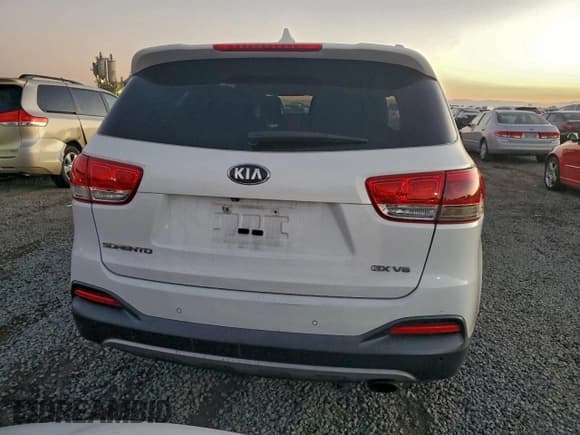 ✅ 2016 Kia Sorento EX • VIN: 5XYPH4A53GG106536 • Lot: 96414205. Listed on Copart with 145,395 mi. Free auction sales archive from the USA and detailed vehicle history report at DreamBid. Image 6.