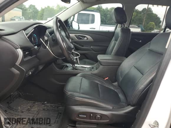 2019 Chevrolet Traverse LT Cloth z VIN 1GNERGKW9KJ108899, wystawiony jako Copart lot #64305465 z przebiegiem 122 145 mil mil oraz Szkoda całkowita • Salvage title. Historia ofert i sprzedaży dostępna na DreamBid. Obrazek 7.