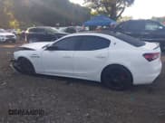 ✅ 2022 Maserati Ghibli Modena Q4 • VIN: ZAM57YTM1NX398070 • Lot: 43238841. Wystawiony na IAAI z przebiegiem 25 985 mil. Bezpłatny archiwum sprzedaży aukcyjnych z USA i szczegółowy raport historii pojazdu na DreamBid. Zdjęcie 14.