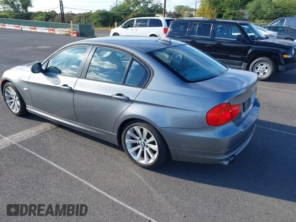 ✅ 2011 BMW 3 Series 328i • VIN: WBAPH7C53BE460876 • Lot: 43444601. Wystawiony na IAAI z przebiegiem 114 467 mil. Bezpłatny archiwum sprzedaży aukcyjnych z USA i szczegółowy raport historii pojazdu na DreamBid. Zdjęcie 3.