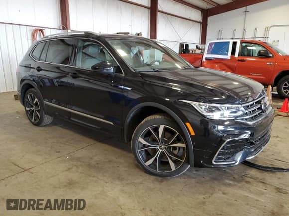 ✅ 2024 Volkswagen Tiguan SEL R-Line • VIN: 3VV4B7AX8RM106207 • Lot: 71625035. Wystawiony na Copart z przebiegiem 7 526 mil. Bezpłatny archiwum sprzedaży aukcyjnych z USA i szczegółowy raport historii pojazdu na DreamBid. Zdjęcie 4.