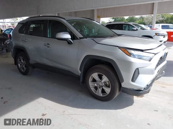 ✅ 2024 Toyota RAV4 Hybrid XLE • VIN: 2T3RWRFV4RW200966 • Lot: 43491553. Wystawiony na IAAI z przebiegiem 105 066 mil. Bezpłatny archiwum sprzedaży aukcyjnych z USA i szczegółowy raport historii pojazdu na DreamBid. Zdjęcie 1.