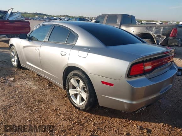 ✅ 2013 Dodge Charger SE • VIN: 2C3CDXBG6DH701961 • Lot: 43355152. Listed on IAAI with 113,746 mi. Free auction sales archive from the USA and detailed vehicle history report at DreamBid. Image 3.