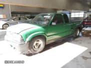 ✅ 2000 Chevrolet S-10 LS • VIN: 1GCCS1941Y8111060 • Лот: 88416245. Опубликован ранее на Copart с пробегом 297 242 миль. Бесплатный доступ к архиву аукционных продаж из США и подробный отчёт об истории автомобиля на DreamBid. Изображение 1.