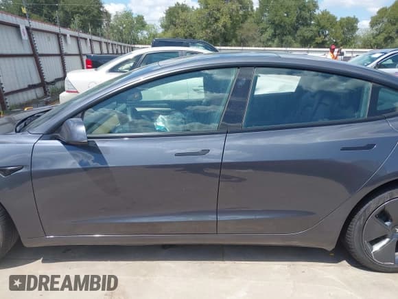 ✅ 2022 Tesla Model 3 • VIN: 5YJ3E1EA0NF206479 • Lot: 43176382. Wystawiony na IAAI z przebiegiem 56 793 mil. Bezpłatny archiwum sprzedaży aukcyjnych z USA i szczegółowy raport historii pojazdu na DreamBid. Zdjęcie 13.