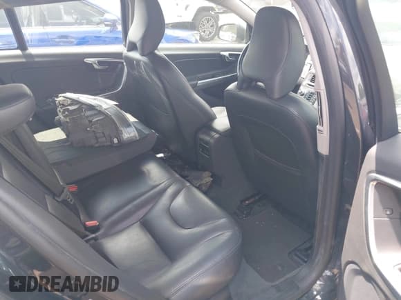 ✅ 2015 Volvo V60 T5 Premier • VIN: YV1612SK2F1264495 • Лот: 42738063. Опубликован ранее на IAAI с пробегом 130 190 миль. Бесплатный доступ к архиву аукционных продаж из США и подробный отчёт об истории автомобиля на DreamBid. Изображение 8.