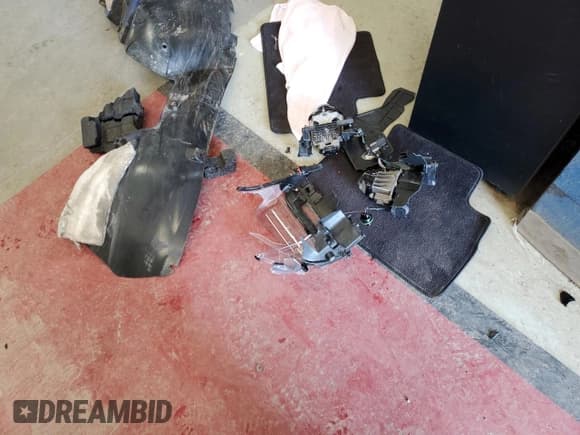 ✅ 2019 Hyundai Santa Fe Ultimate • VIN: 5NMS5CAD2KH001179 • Lot: 54681354. Wystawiony na Copart z przebiegiem 45 624 mil. Bezpłatny archiwum sprzedaży aukcyjnych z USA i szczegółowy raport historii pojazdu na DreamBid. Zdjęcie 15.