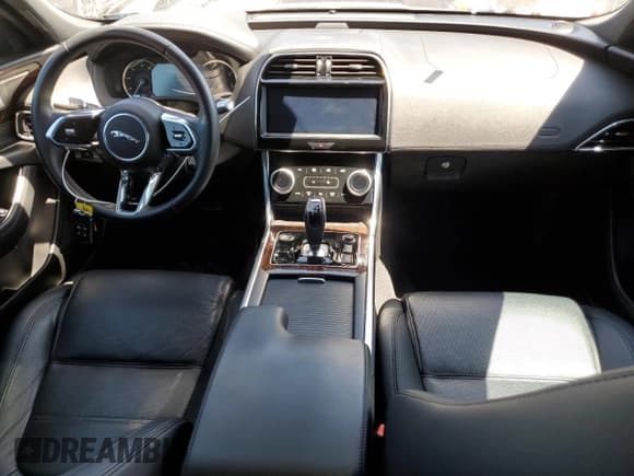 ✅ 2020 Jaguar XE S • VIN: SAJAJ4FX7LCP60816 • Lot: 61870713. Wystawiony na Copart z przebiegiem 33 730 mil. Bezpłatny archiwum sprzedaży aukcyjnych z USA i szczegółowy raport historii pojazdu na DreamBid. Zdjęcie 8.