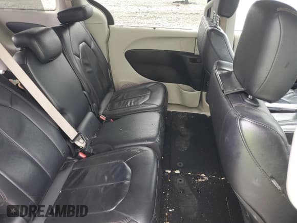 ✅ 2017 Chrysler Pacifica Touring L • VIN: 2C4RC1BG7HR759101 • Lot: 82096265. Wystawiony na Copart z przebiegiem Nie podano. Bezpłatny archiwum sprzedaży aukcyjnych z USA i szczegółowy raport historii pojazdu na DreamBid. Zdjęcie 11.