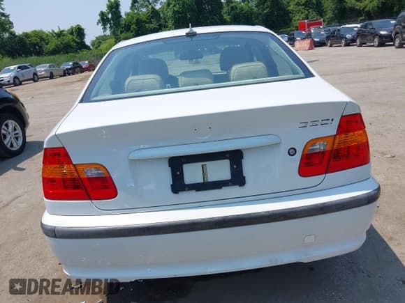 ✅ 2005 BMW 3 Series 330i • VIN: WBAEV53485KM41046 • Lot: 42469236. Wystawiony na IAAI z przebiegiem 150 503 mil. Bezpłatny archiwum sprzedaży aukcyjnych z USA i szczegółowy raport historii pojazdu na DreamBid. Zdjęcie 16.