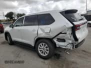 ✅ 2025 Toyota Highlander XLE • VIN: 5TDAAAA55SS020231 • Lot: 86113015. Wystawiony na Copart z przebiegiem 3 004 mil. Bezpłatny archiwum sprzedaży aukcyjnych z USA i szczegółowy raport historii pojazdu na DreamBid. Zdjęcie 2.